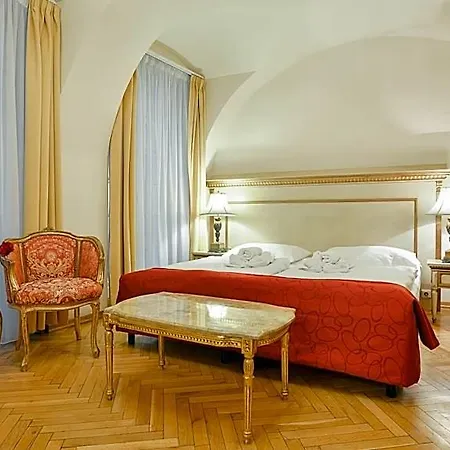 Boutique Lobster 4*
