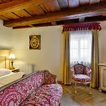 Boutique Lobster Aparthotel 4*