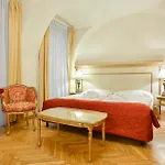 Boutique Lobster Aparthotel 4*